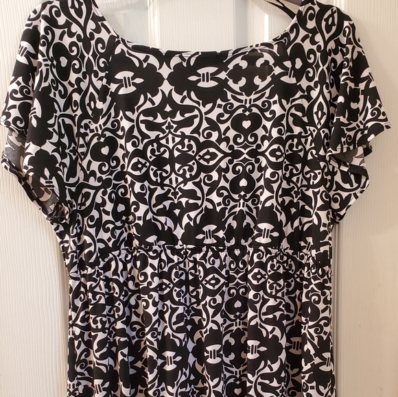 XL Rhapsody Black and White Dress - Picture 2 of 4